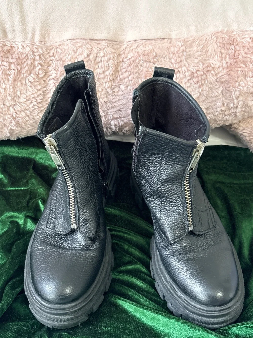 ERIC MICHAEL BLACK LEATHER FRONT-ZIP LUG SOLE BOOTS EU 38 US 7.5-8